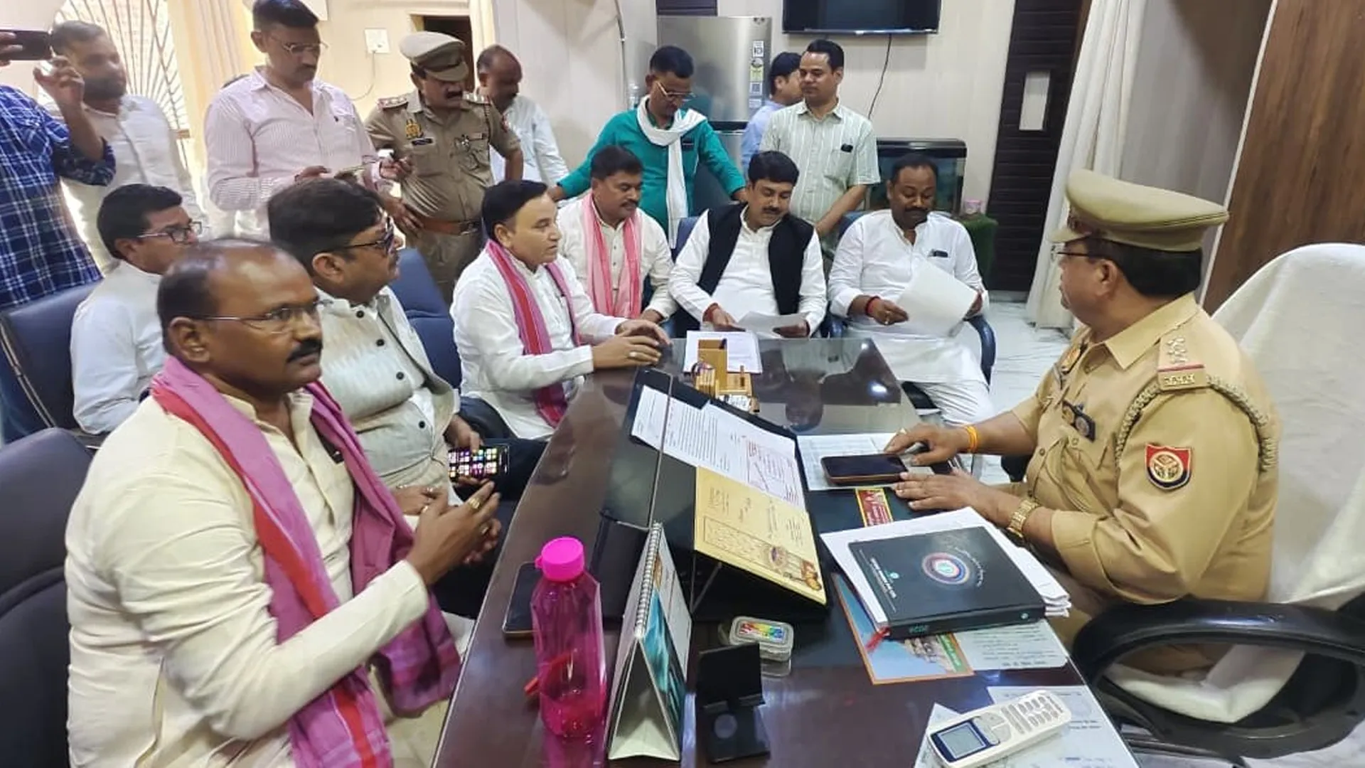 लखीमपुर खीरी : सपा में टूट खबर वायरल होने पर भड़के सांसद, कोतवाली में दी तहरीर