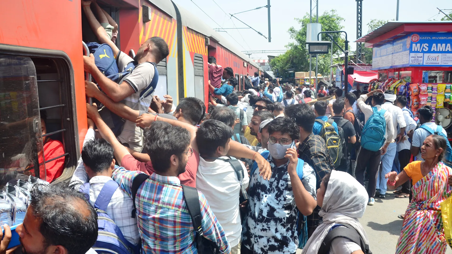 Bareilly News : बिना टिकट चलने, महिला कोच में चढ़ने की गलती जेब पर पड़ेगी भारी
