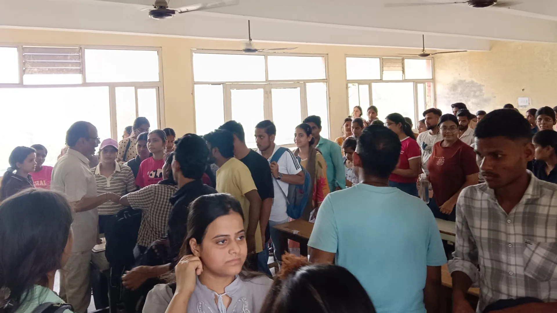 Bareilly Collage : परीक्षा कार्यक्रम कर दिया जारी...नहीं की तैयारी