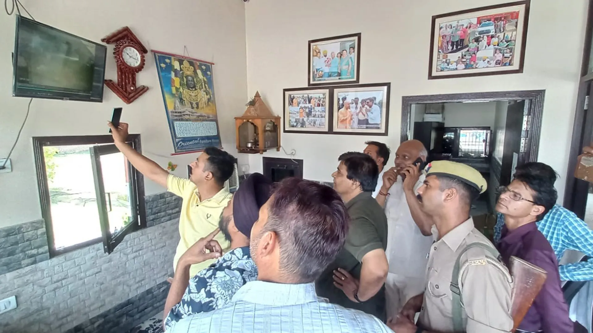 Rampur News : सरिया-सीमेंट व्यापारी की दुकान में हुई दो लाख रुपये की चोरी