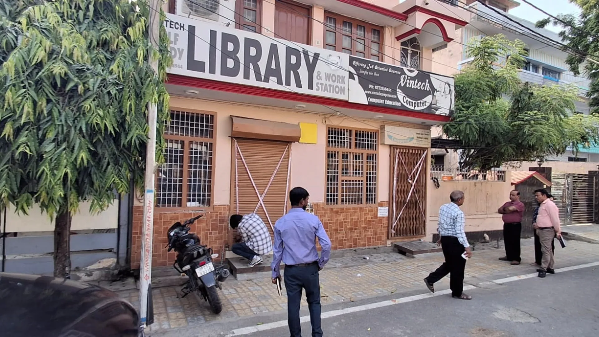 Bareilly News : प्रशासन की सख्ती जारी, 7 कोचिंग और लाइब्रेरी सील