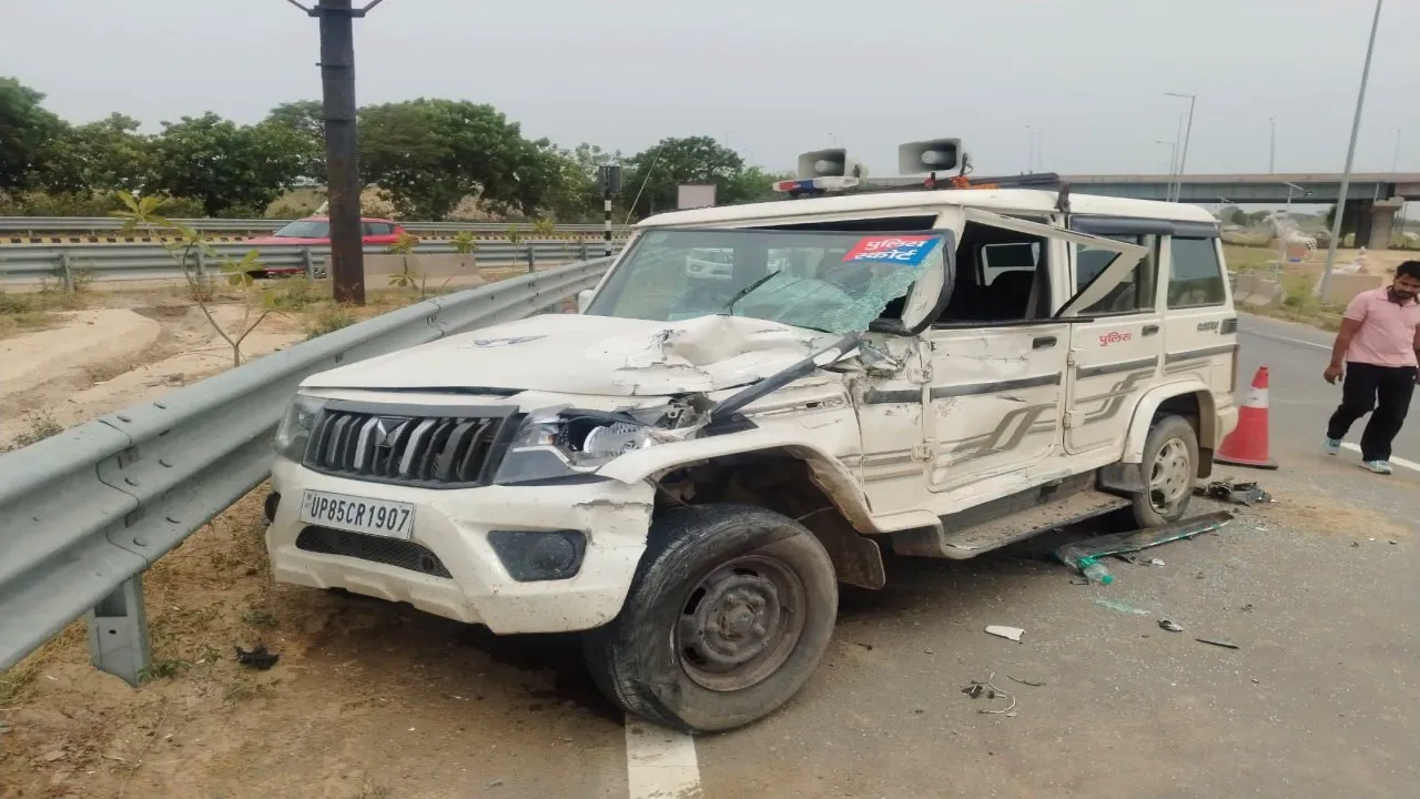 BJP विधायक राजेश चौधरी की एस्कॉर्ट गाड़ी को डंपर ने मारी टक्कर (1)