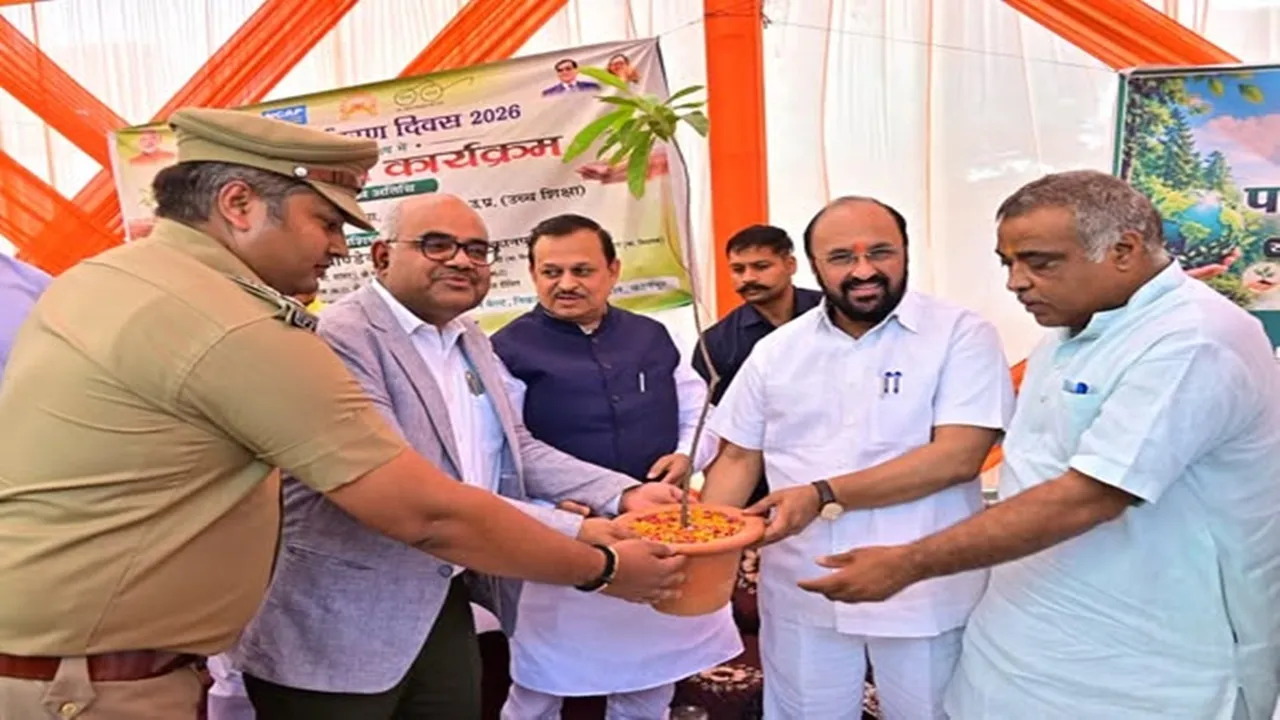 विश्व पर्यावरण दिवस : कानपुर में एक दिन में रोपे गये पौने छह लाख पौधे, मंत्री योगेंद्र  उपाध्याय ने किया पौधारोपण 