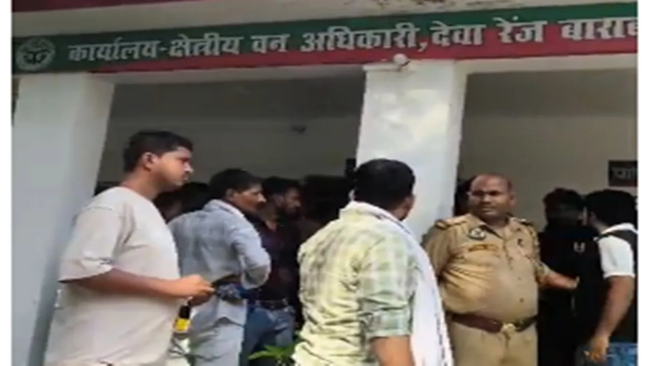 Barabanki News : वन विभाग व ठेकेदार आमने सामने, तीखी नोंकझोंक, वीडियो वायरल, जांच समिति गठित 
