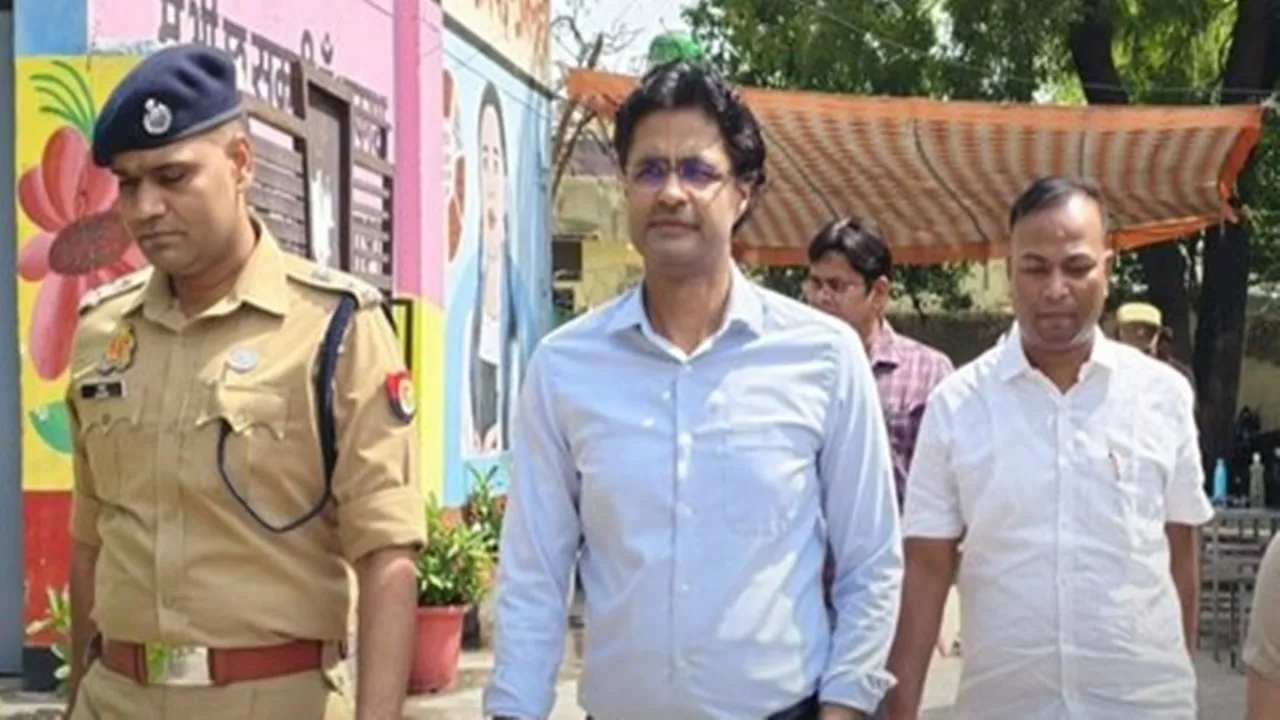 अमरोहा में सनसनीखेज घटना : कूड़ा बीनने वालों की बस्तियां अचानक खाली, प्रशासन और खुफिया एजेंसियां सतर्क