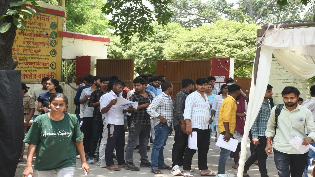 बाराबंकी में शांतिपूर्ण ढंग से निपटा भर्ती परीक्षा का पहला दिन, 26 प्रतिशत अभ्यर्थी अनुपस्थित