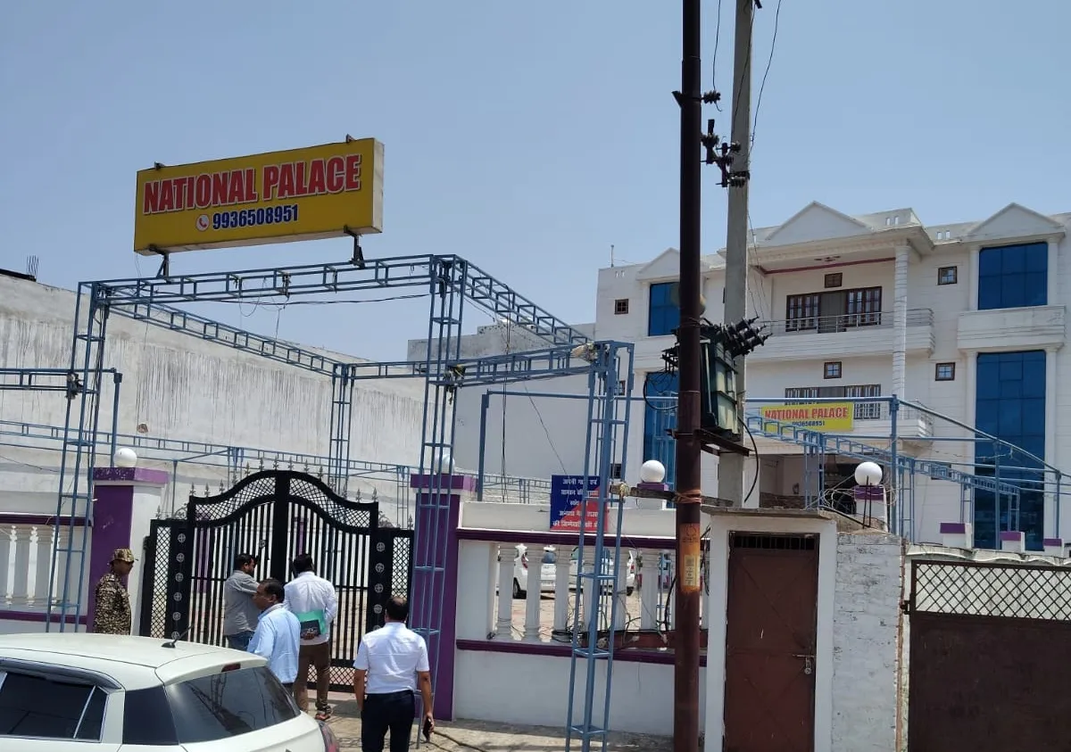Lucknow News : होटल नोवोटेल की पार्किंग में बेकरी व स्टॉफ क्वॉर्टर, प्रबंधन को LDA ने थमाया नोटिस