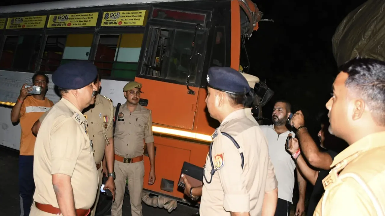Bahraich News : बस-ट्रक में आमने सामने टक्कर, 17 यात्री घायल, दो की हालत गंभीर
