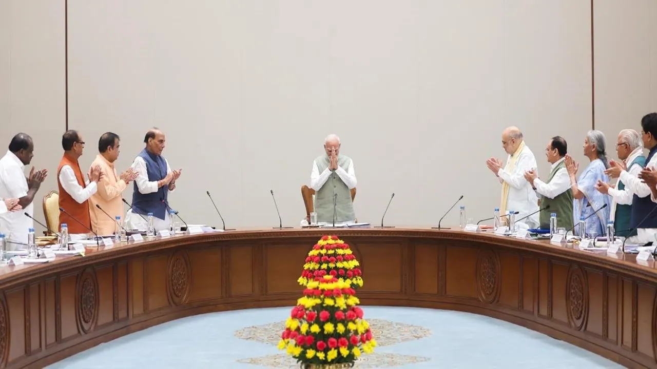 मोदी के 12 साल पूरे : केंद्रीय मंत्रिमंडल ने दी बधाई, लगातार सबसे लंबे समय तक निर्वाचित प्रधानमंत्री बनने पर पारित किया प्रस्ताव