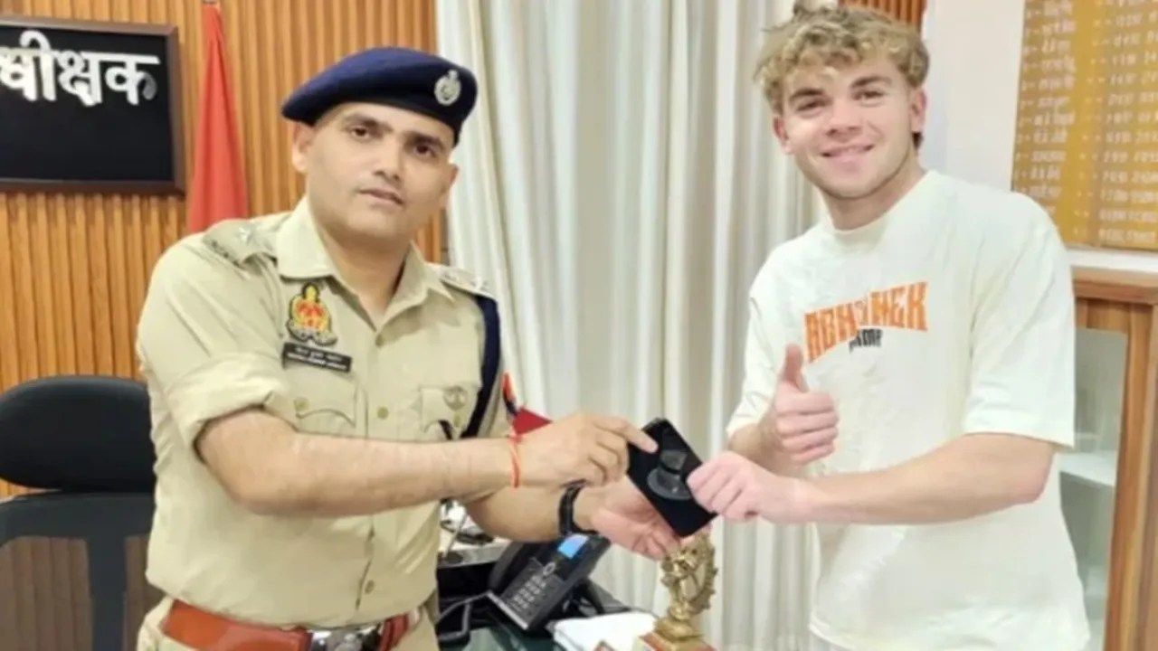 ऑस्ट्रेलियाई इन्फ्लुएंसर हुआ यूपी पुलिस का मुरीद, अहमदाबाद में चोरी हुआ मोबाइल अलीगढ़ में बरामद
