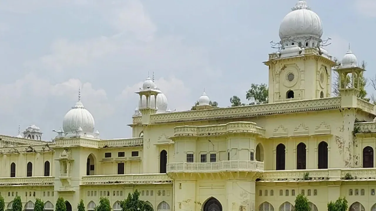 Research : लखनऊ विश्वविद्यालय के छात्रों ने किया कमाल, बनाई प्लास्टिक से ईंधन बनाने वाली सस्ती मशीन