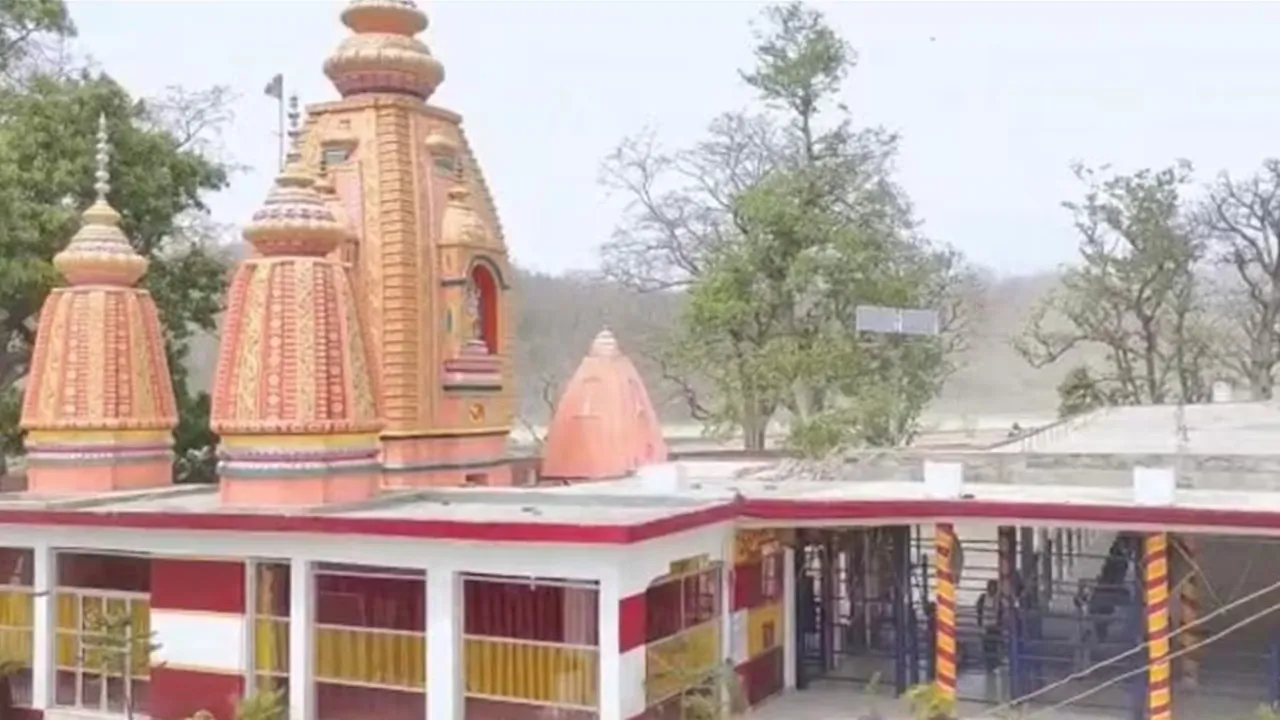 Saharanpur News : डीएम ने शाकम्भरी देवी मंदिर किया निरीक्षण, अधिकारियों को दिए ये निर्देश 