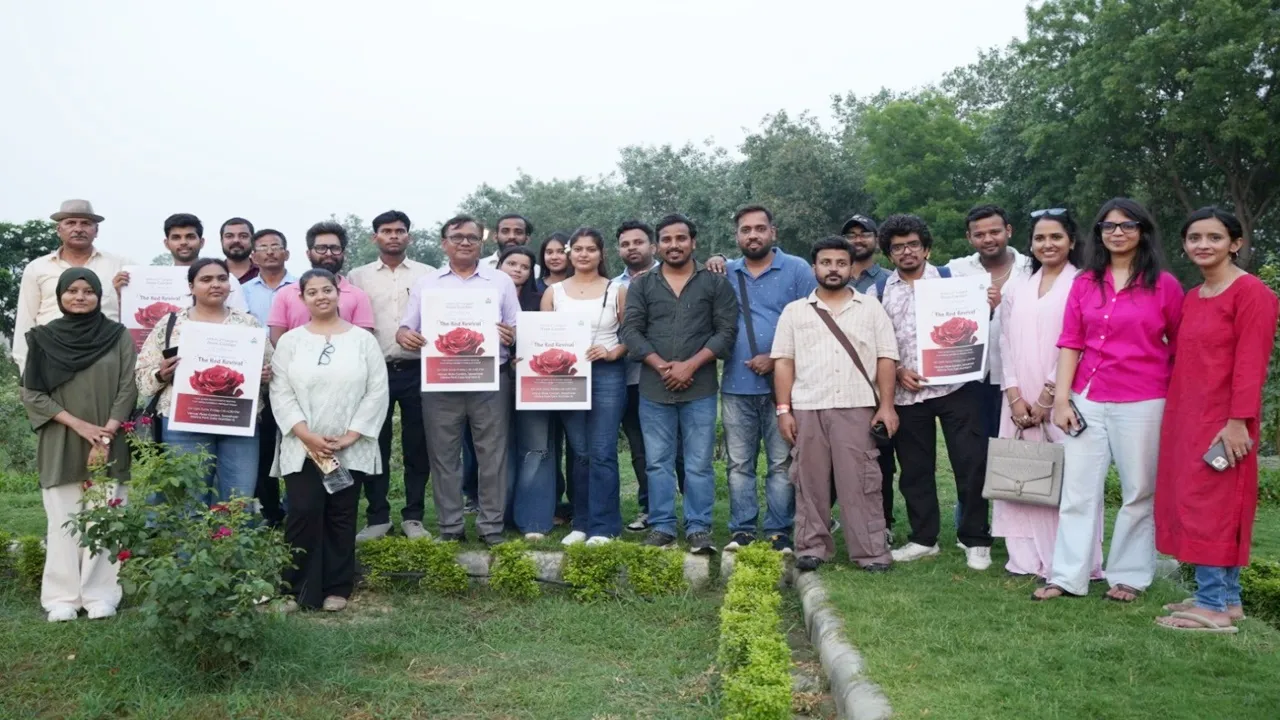 Lucknow News : 40 डिग्री तापमान में भी सुगंध बिखेर रहा रोज गार्डेन, राष्ट्रीय लाल गुलाब दिवस पर जनेश्वर मिश्र पार्क स्थित रोज गार्डेन में जुटे पर्यावरण प्रेमी