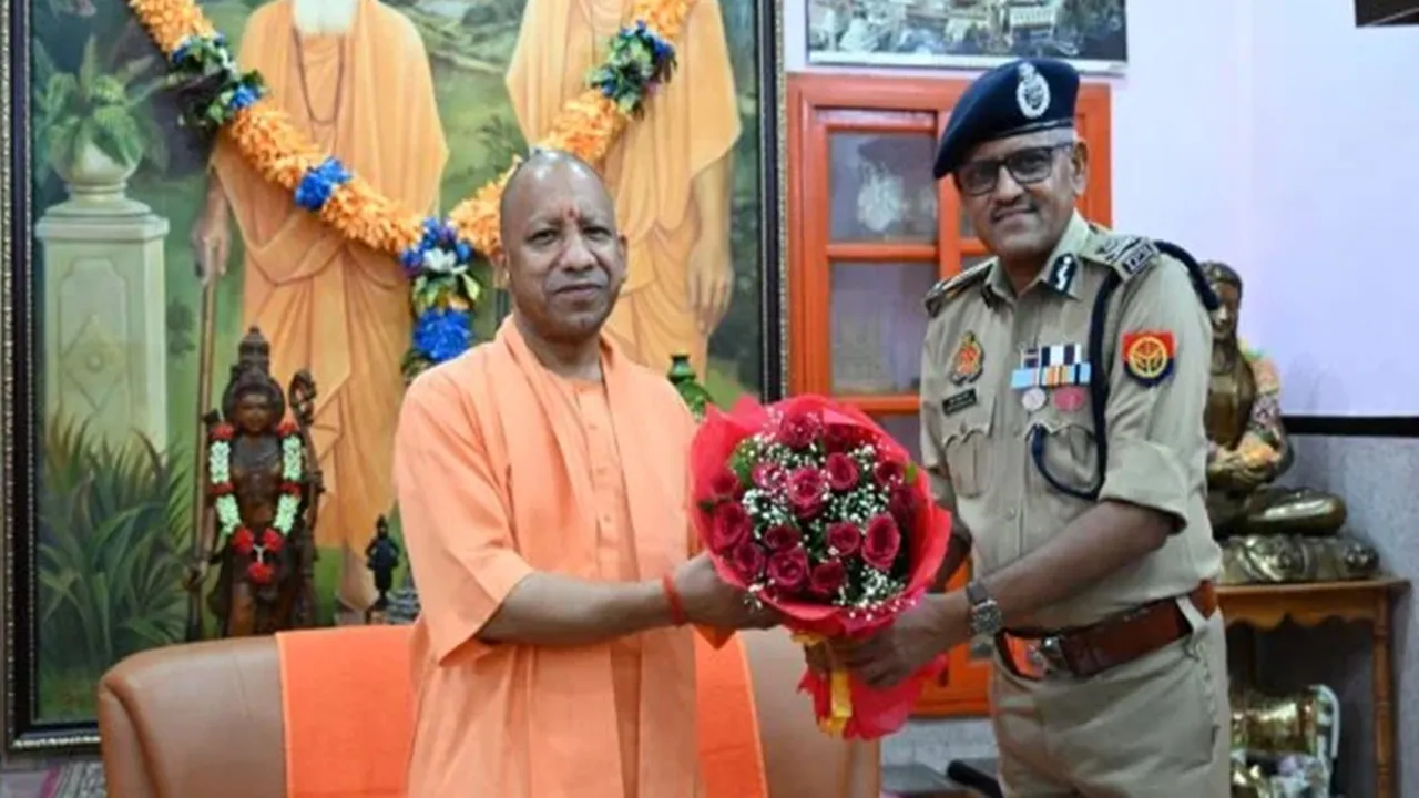DG बनने के बाद IPS अशोक मुथा जैन ने की CM योगी से भेंट, गोरखनाथ मंदिर में किया दर्शन-पूजन