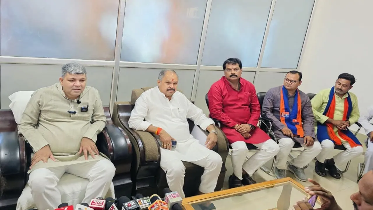 Gonda News : मंत्री आशीष पटेल ने गिनाई मोदी सरकार की उपलब्धियां, कहा- पेपर लीक व राम मंदिर दान प्रकरण में दोषियों पर होगी कार्रवाई