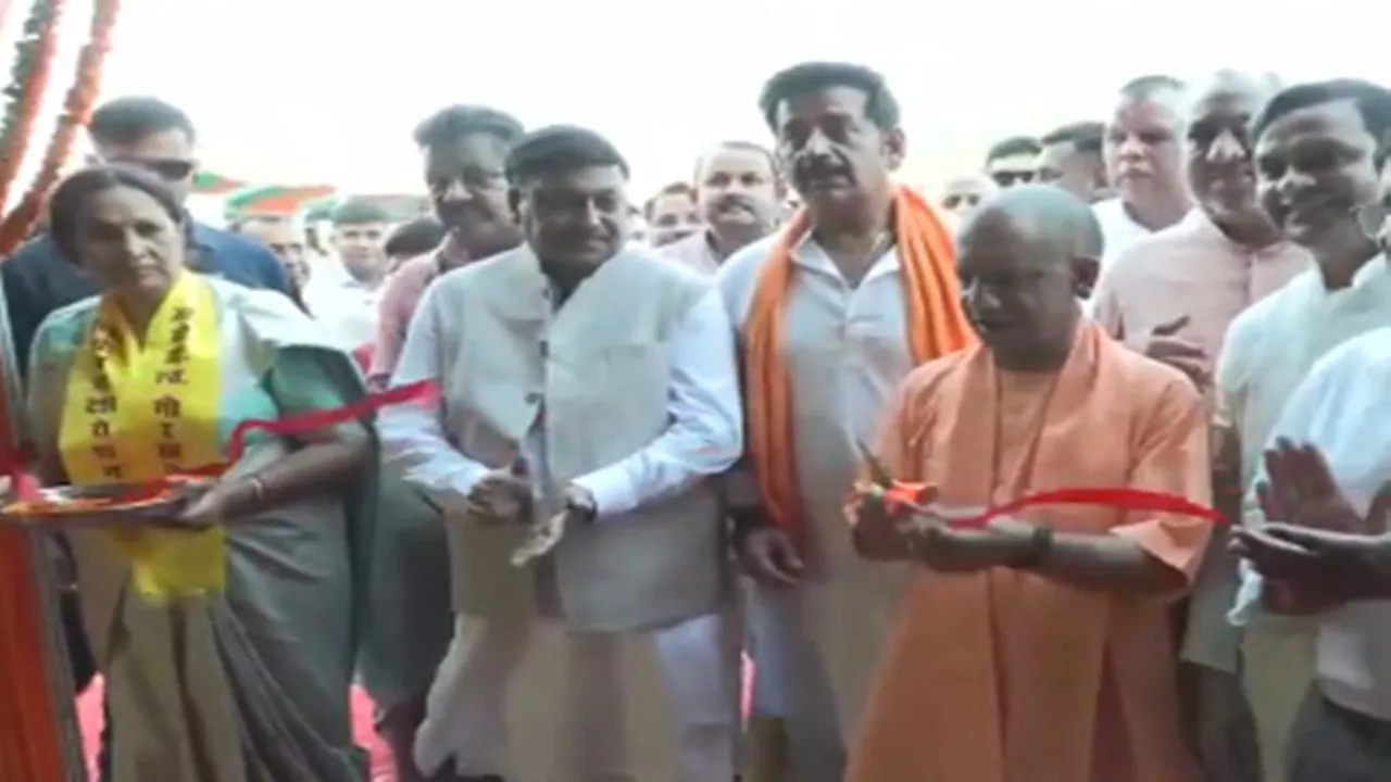 CM योगी ने गोरखपुर को दी बड़ी सौगात : वीर बहादुर सिंह स्पोर्ट्स कॉलेज में 226 परियोजनाओं का किया शिलान्यास