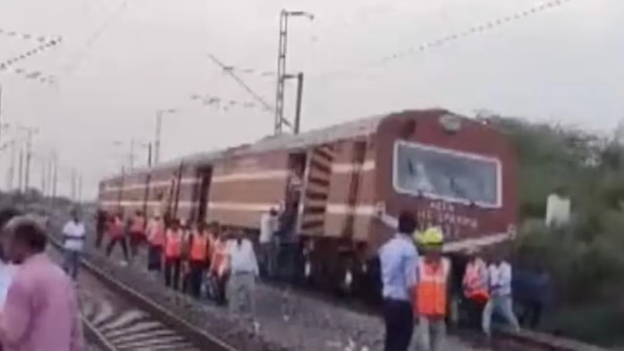 Morena Rail Accident : आग की अफवाह के बाद Intercity से कूदे यात्री, दूसरी ट्रेन की चपेट में आने से 4 की मौत