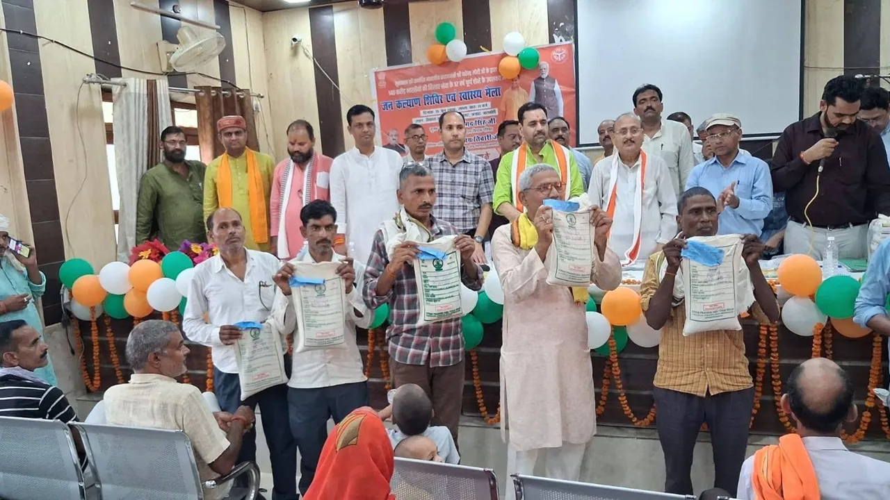 Barabanki News : जनकल्याण शिविर में पहुंचे्अंगद सिंह, कहा-योजनाओं का लाभ सीधे पात्रों तक पहुंचा रही केंद्र सरकार
