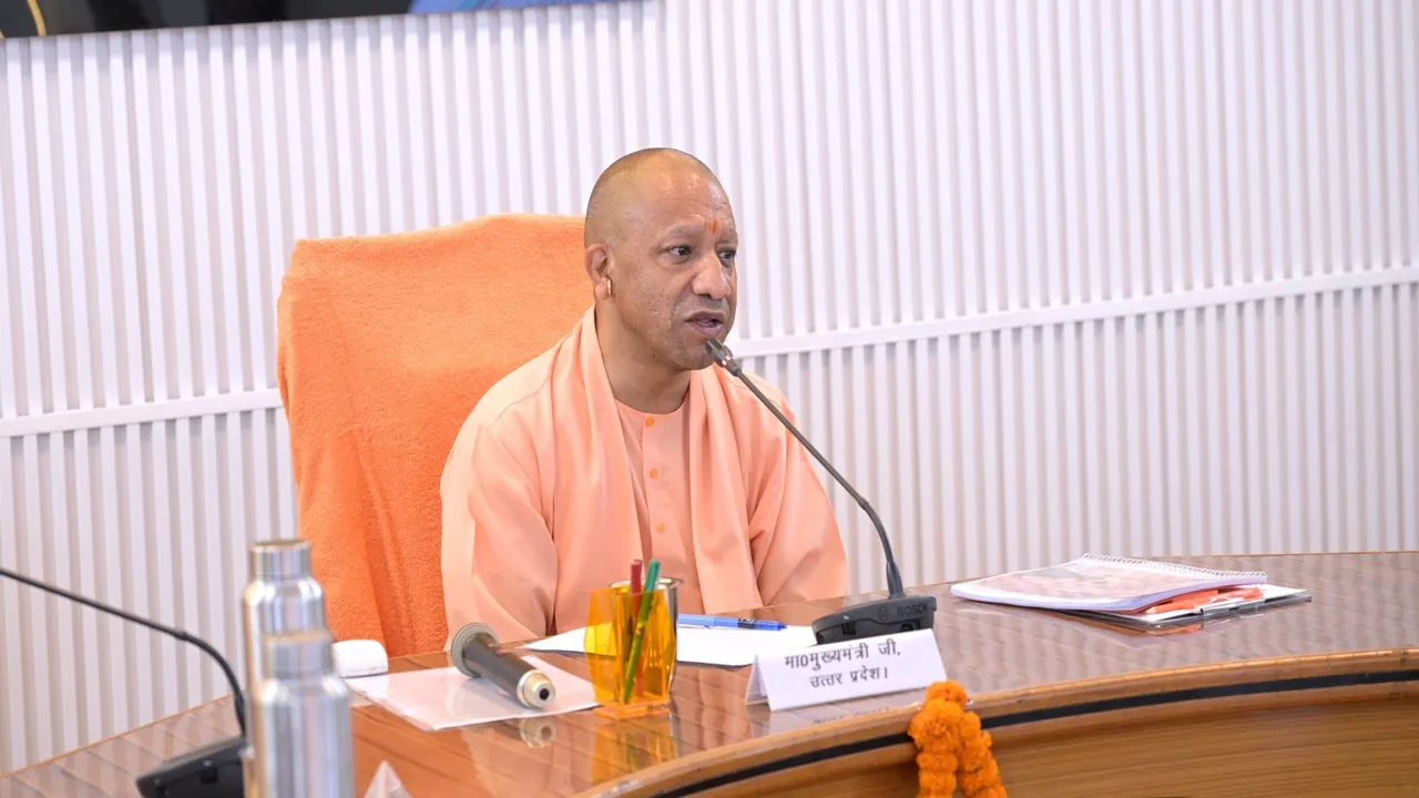 गोंडा में विकास की रफ्तार तेज : CM योगी ने 4901 करोड़ की विकास परियोजनाओं को दी हरी झंडी,  810 ग्रामीण सड़क परियोजनाएं स्वीकृत