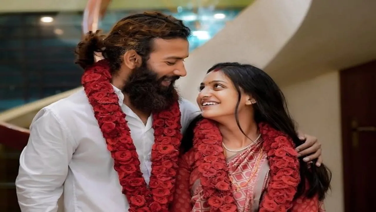 हाईकोर्ट ने दिया मोनालिसा को सुरक्षा मुहैया कराने का निर्देश, कुंभ मेले में हुई थी वायरल