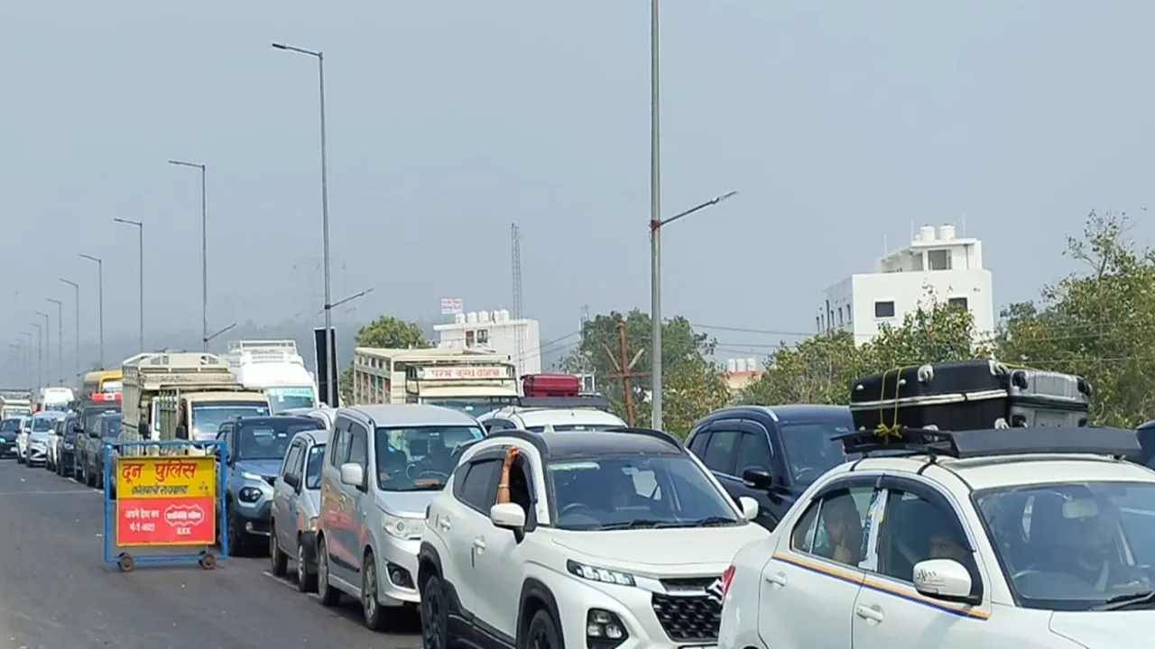 उत्तराखंड की स्वच्छ पहचान पर ट्रैफिक का साया