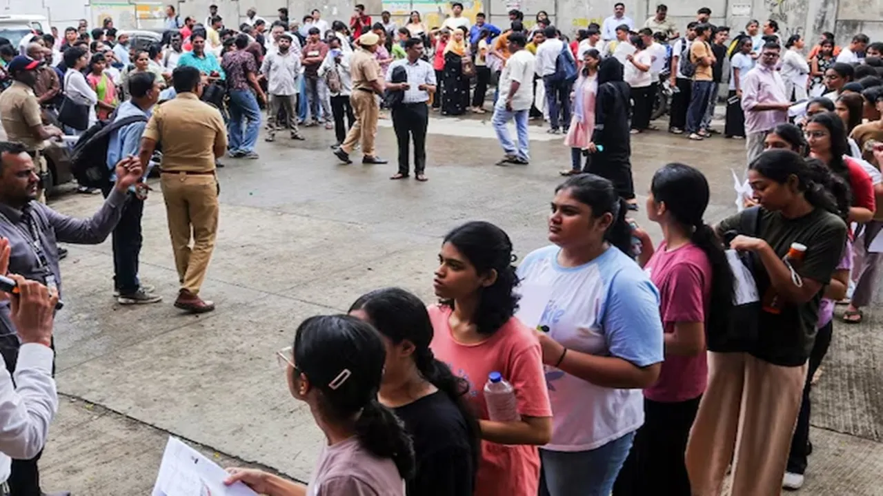 NEET UG Exam : कड़ी सुरक्षा के बीच 22 लाख से अधिक उम्मीदवार नीट परीक्षा में हुए शामिल, अब रिजल्ट का इंतजार