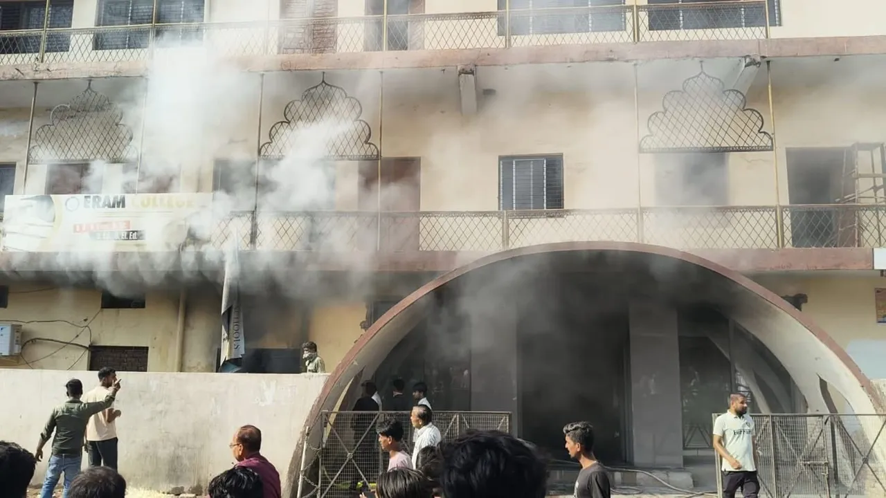 Lucknow News : अलीगंज के बाद अब कैंपल रोड स्थित इरम स्कूल में लगी आग, खाली बिल्डिंग होने से टला बड़ा हादसा