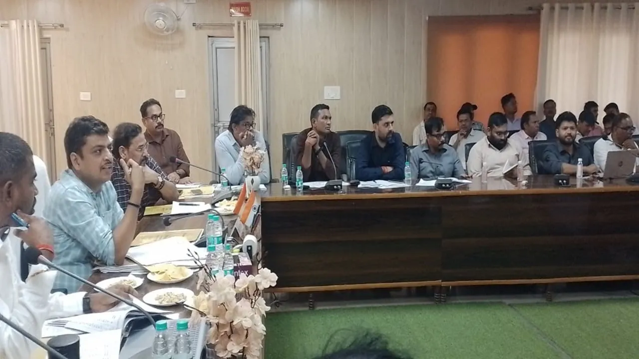 Barabanki News: जुलाई में चलेगा संचारी रोग नियंत्रण अभियान, डीएम ने कहा- आशा कार्यकर्ता घर-घर पहुंचाएंगी स्वास्थ्य जानकारी