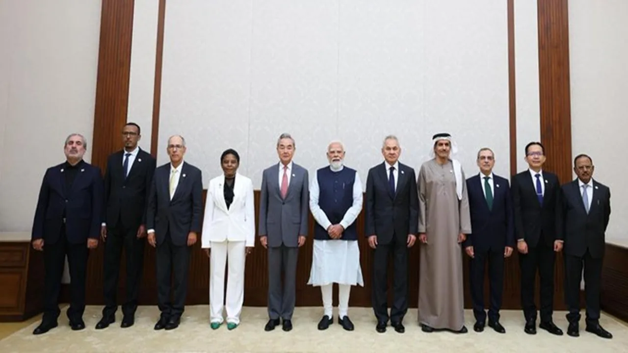 BRICS Summit : PM मोदी बोले- सुरक्षा सहयोग बढ़ाने और साझा चुनौतियों से निपटने में ब्रिक्स की महत्वपूर्ण भूमिका 