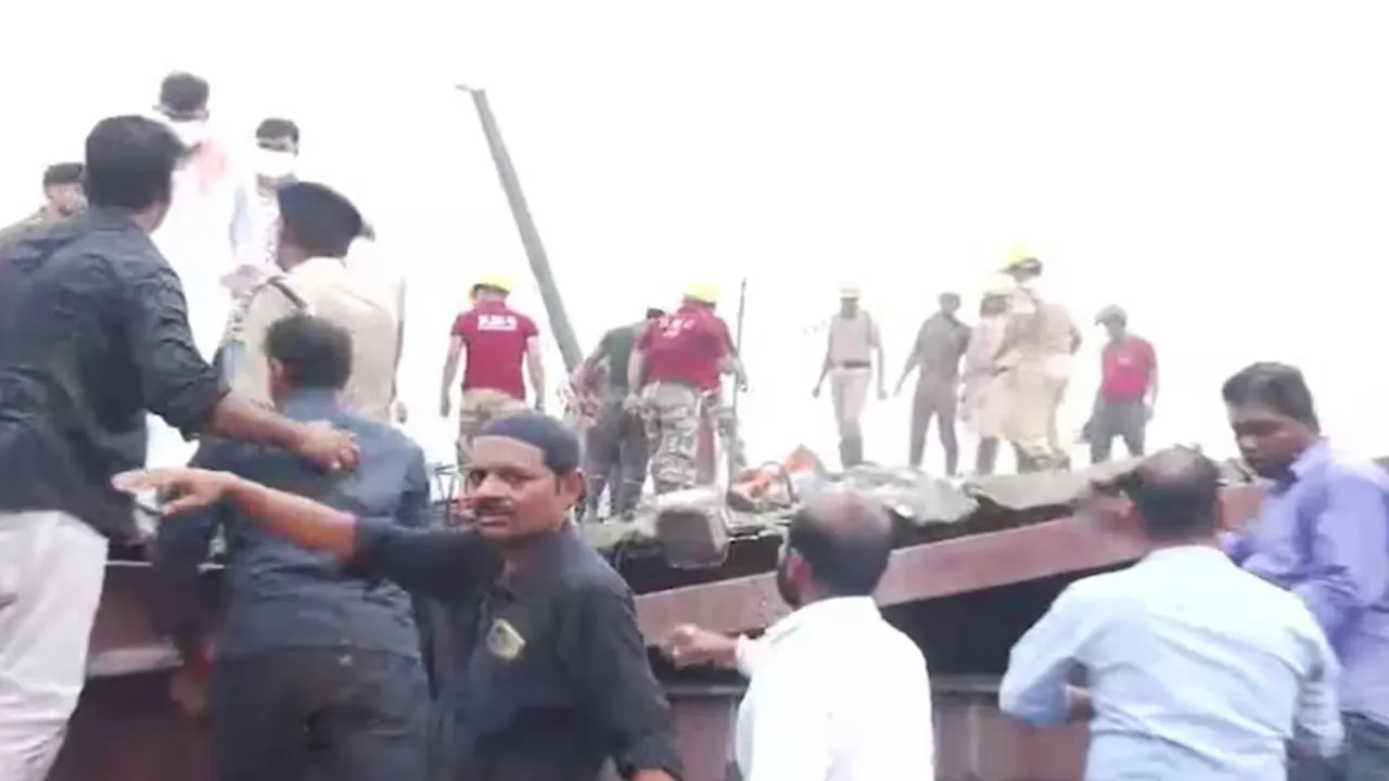 कोलकाता के तारातला में निर्माणाधीन गोदाम का हिस्सा ढहा : कई मजदूर मलबे में दबे; 5 मौतों की आशंका, रेस्क्यू जारी...