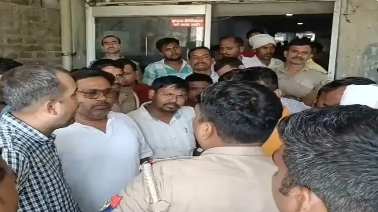 Gonda News: हाइड्रोसील ऑपरेशन के 24 घंटे के भीतर मरीज की मौत, परिजनों ने अस्पताल पर लापरवाही का लगाया आरोप