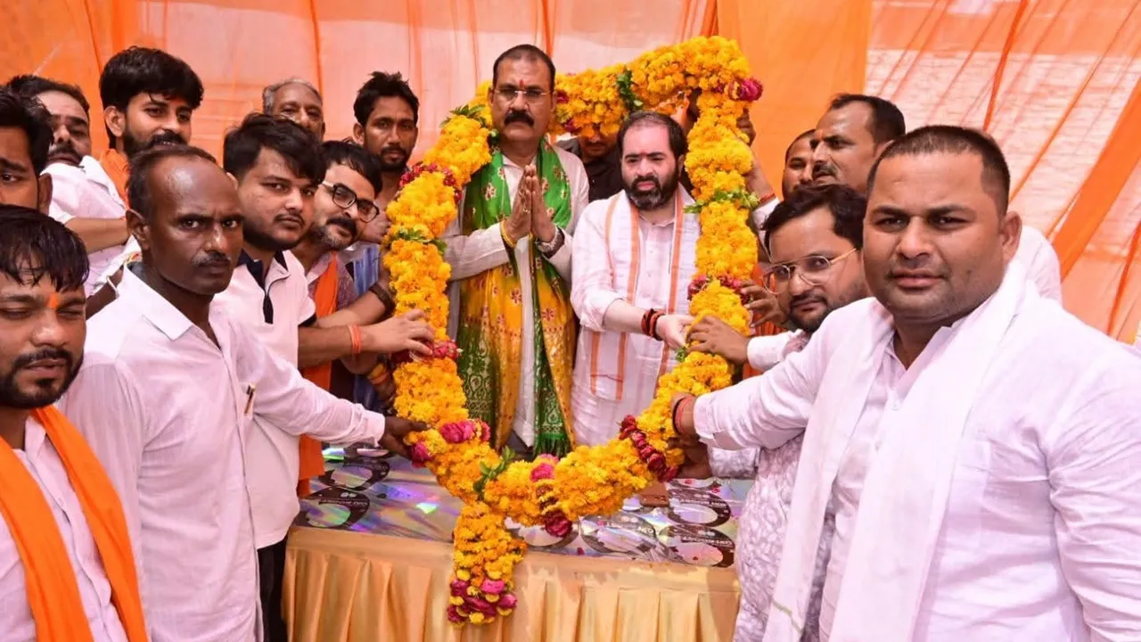 Barabanki News: भाजपा प्रदेश मंत्री बनने पर अवधेश श्रीवास्तव का भव्य स्वागत, बोले- बूथ कार्यकर्ता भी संगठन में पा सकता है बड़ी जिम्मेदारी