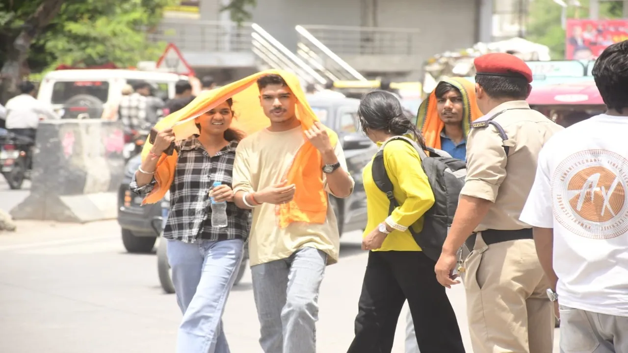 Barabanki Weather News : उमस और बिजली कटौती से लोग परेशान, शिक्षकों ने स्कूल समय बदलने की उठाई मांग