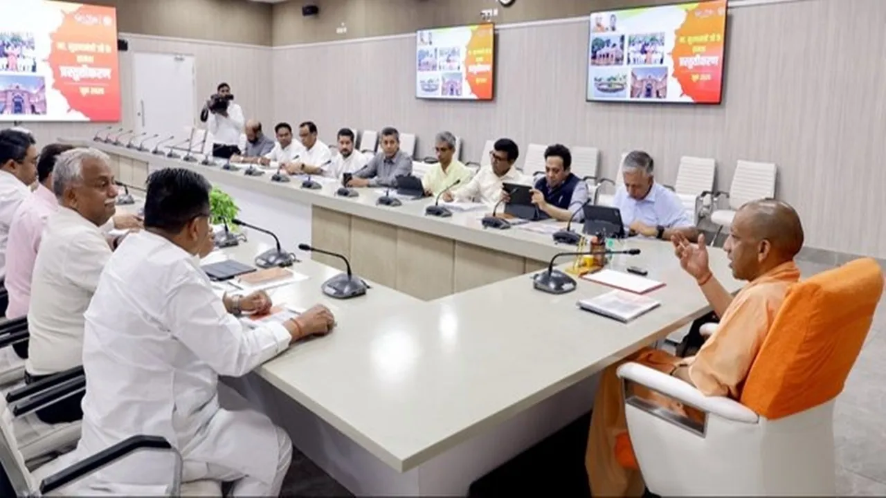 UP News : पर्यटन नीति में बदलाव को CM योगी ने दी सहमति, कहा- पर्यटन को रोजगार सृजन से जोड़कर बढ़ाएं आगे