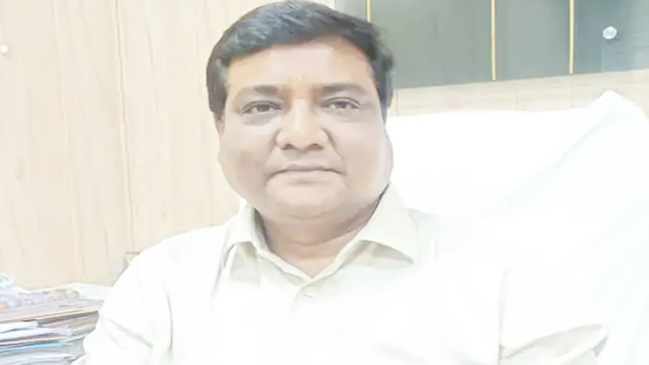 लखनऊ नगर निगम के अपर नगर आयुक्त का तबादला, रिटायरमेंट से 23 महीने पहले आया ऑर्डर, उठे सवाल