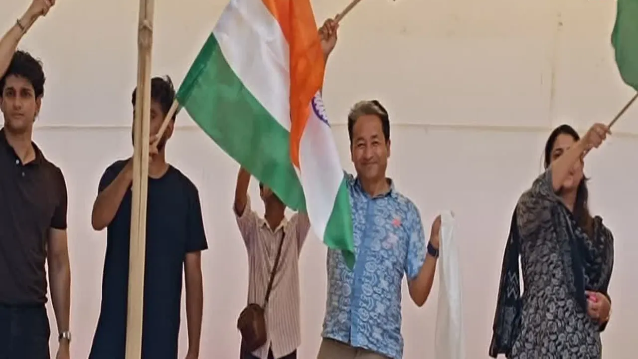 Sonam Wangchuk Hunger Strike : धर्मेंद्र प्रधान के इस्तीफे की मांग को लेकर भूख हड़ताल पर बैठे सोनम वांगचुक, जंतर-मंतर पर प्रदर्शन