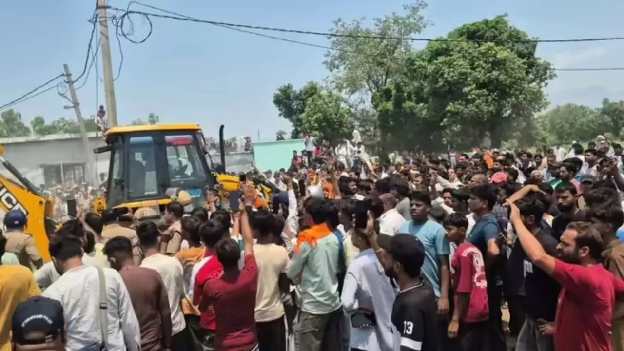 Vinod Kumar Murder Case : देहरादून में भाजपा नेता की हत्या पर बवाल, भीड़ ने आरोपियों के घर बोला धावा, इलाके में सांप्रदायिक तनाव 