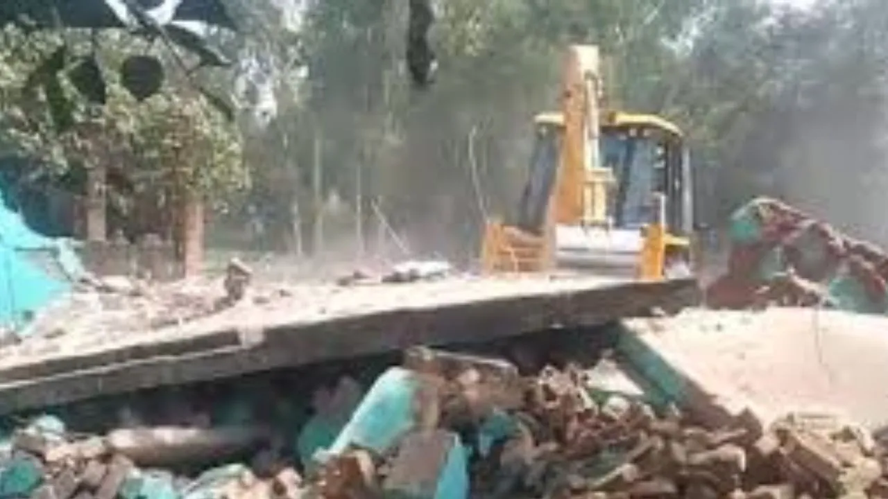 बहराइच मस्जिद विवाद:  नहीं हटेगी 200 साल पुरानी मस्जिद, डीएम ने नोटिस जारी करने के दिए निर्देश 