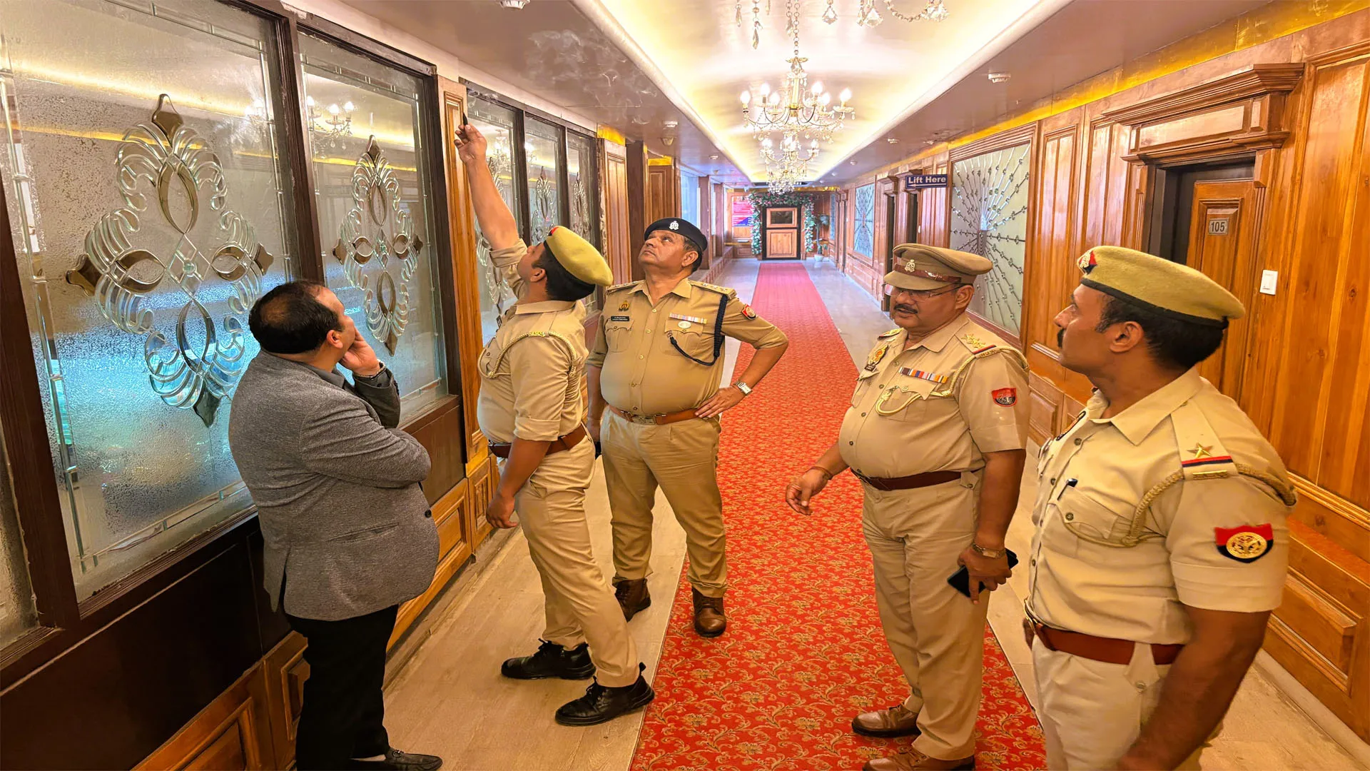Moradabad News: दिल्ली की तरह कभी भी 'अंगार' बन सकते हैं शहर के होटल ! बिना  फायर NOC 30 चलते मिले