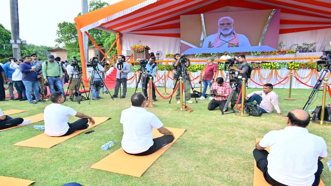 International Yoga Day पर लखनऊ रेजिडेंसी में भव्य आयोजन 2