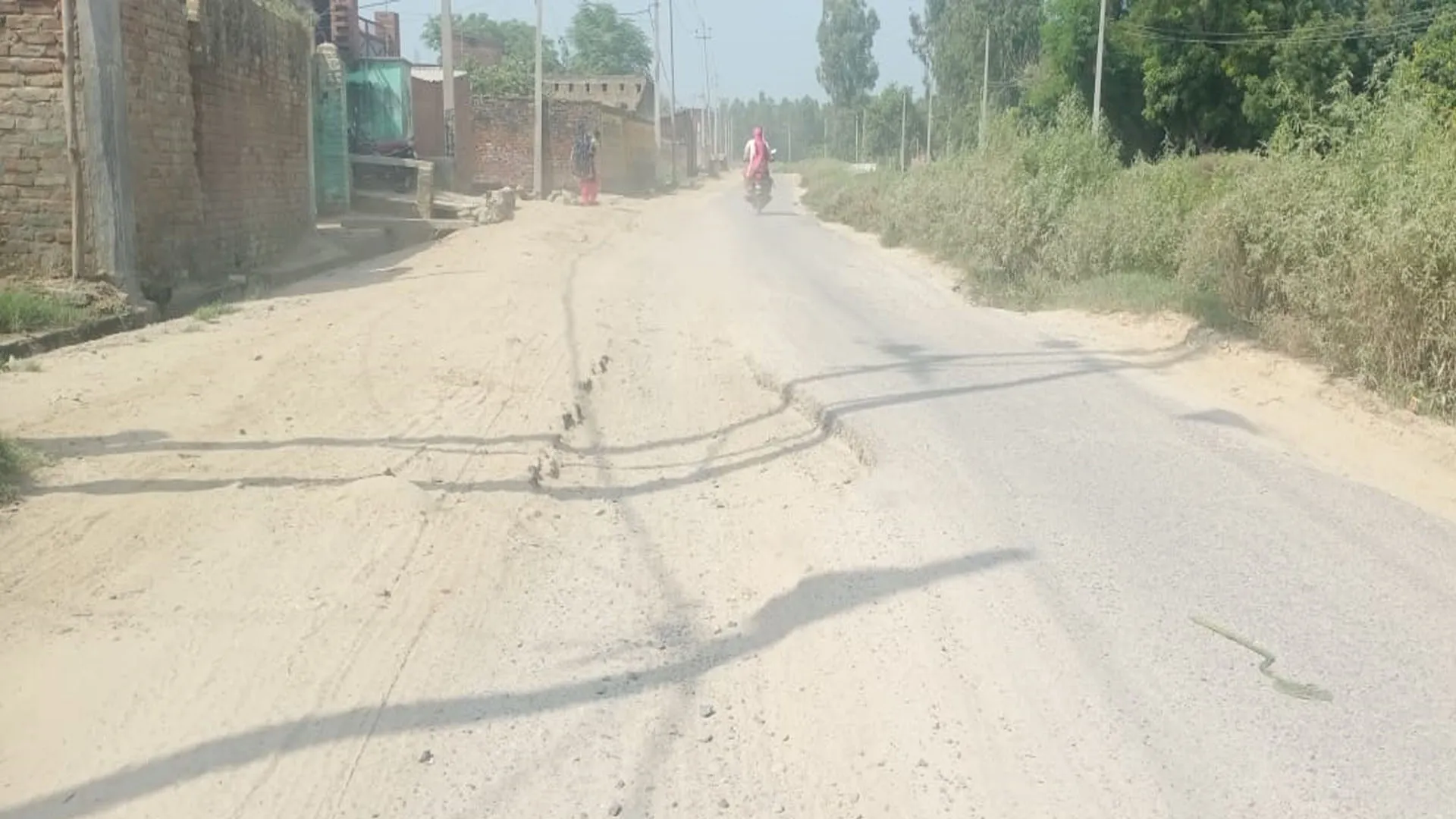 Bareilly News: मानसून से पहले गड्ढामुक्त नहीं हो पाएंगी सड़कें, बजट संकट से थमी 270 ग्रामीण सड़कों की मरम्मत