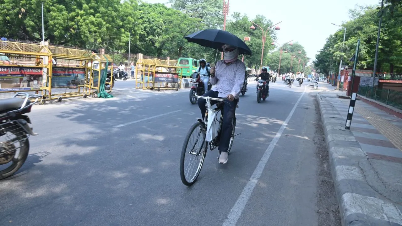 UP Weather Today : यूपी में मानसून की एंट्री से पहले भयंकर गर्मी, 27 जिलों में लू का अलर्ट 