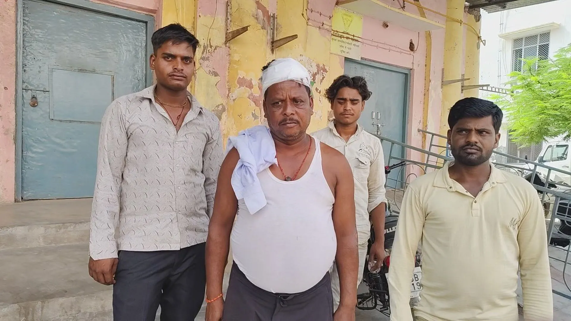Bareilly News: सड़क किनारे सो रहे 10 मजदूरों को रौंदा, कार चढ़ाने के बाद चाल हुआ फरार