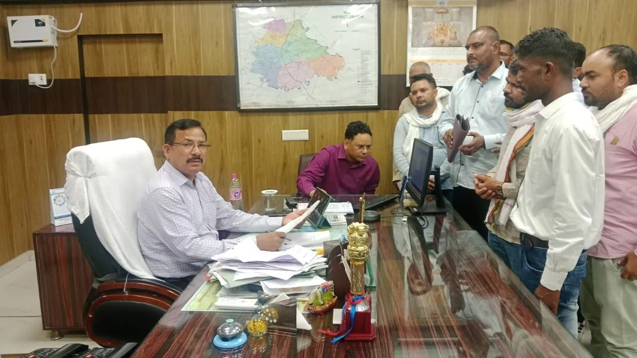 IAS Rinku Singh Rahi : ब्लॉक प्रमुख के साथ कथित हाथापाई पर जालौन एसडीएम पद से हटाए गए 