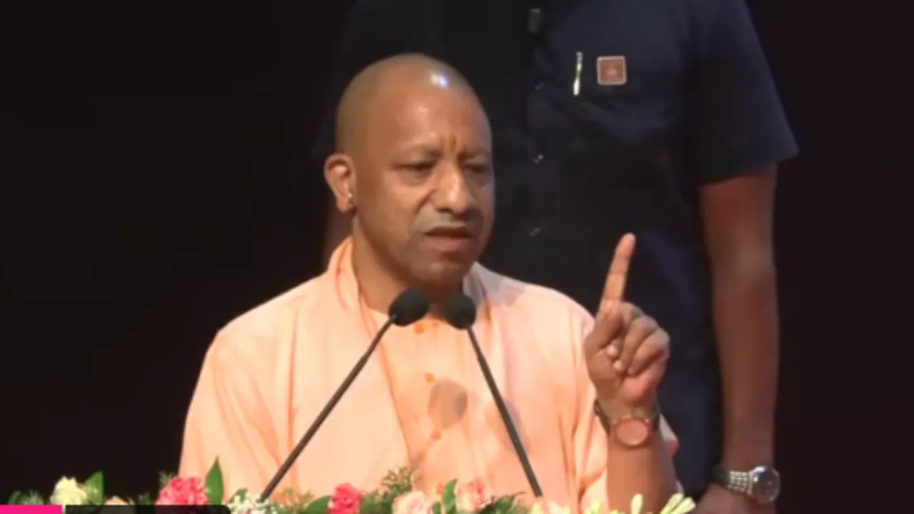 CM योगी ने सौंपे 930 कंप्यूटर ऑपरेटर को नियुक्ति पत्र, बोले सीएम योगी- पहले देश में उत्सव नहीं उपद्रव होता था