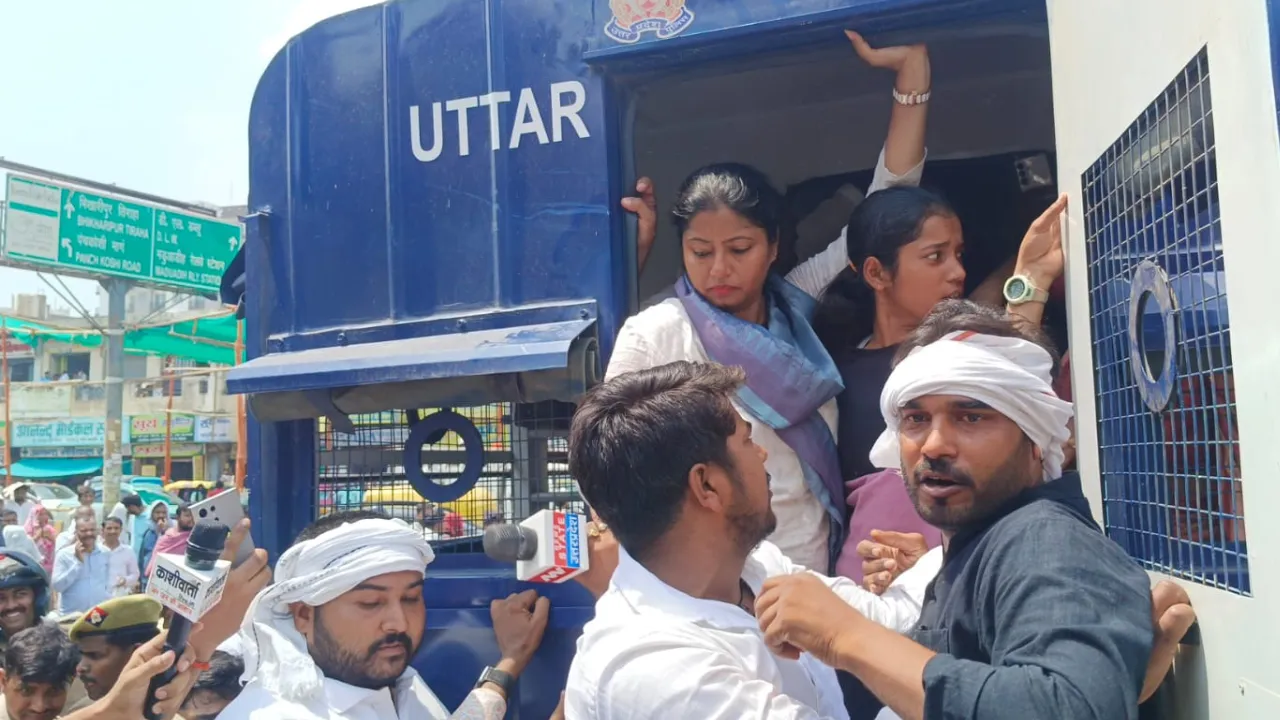 NEET पेपर लीक पर वाराणसी में बवाल, पल्लवी पटेल समेत सैकड़ों पर FIR