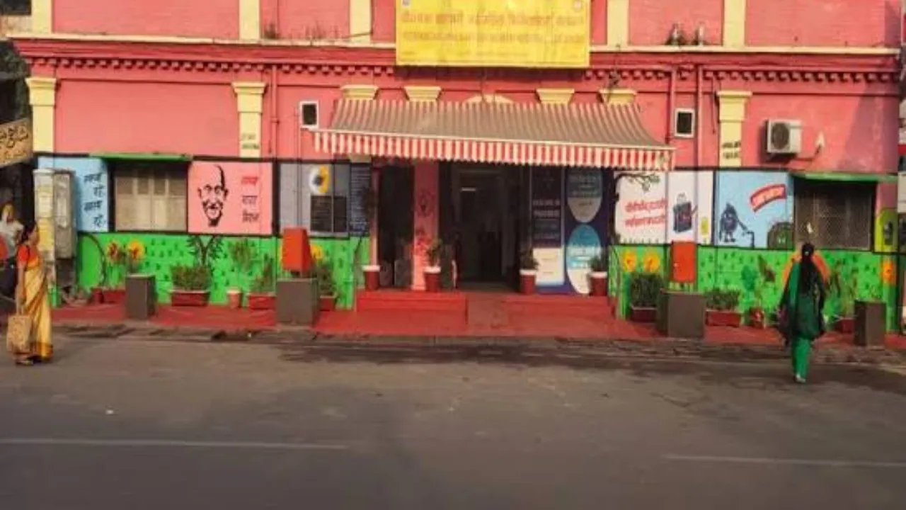 झलकारी बाई अस्पताल में बढ़ेगी मरीजों की सुरक्षा, लगेंगे नाइट ग्लो साइन बोर्ड और बनेंगे इमरजेंसी एग्जिट गेट