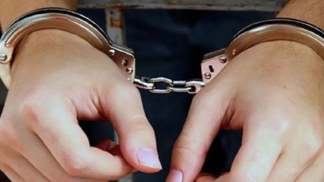 Barabanki News: महिला मित्र से मिलने गए युवक की कार से 64 हजार पार, पुलिस जांच में खुला राज, दंपती गिरफ्तार