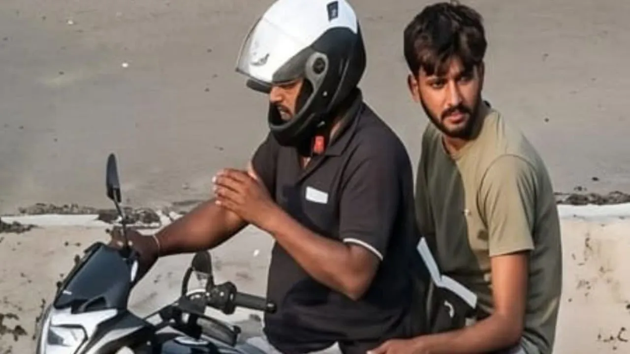 नजर हटी और दुर्घटना घटी! हरदोई में स्टांप वेंडर की सीट पर बैठा लड़का और देखते ही देखते उड़ा दिए 3 लाख रुपये