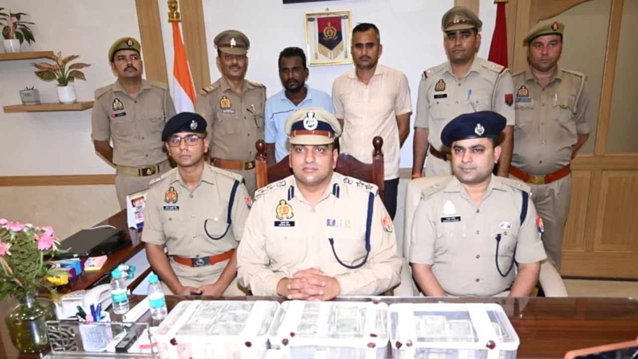 बरेली में हवाला नेटवर्क का बड़ा भंडाफोड़: फर्जी कंपनी बनाकर दिल्ली-दुबई तक जुड़ रहे थे तार, 3 लाख कैश के साथ मोईन अली गिरफ्तार